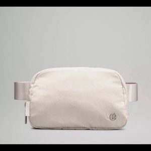 Lululemon everywhere belt bag